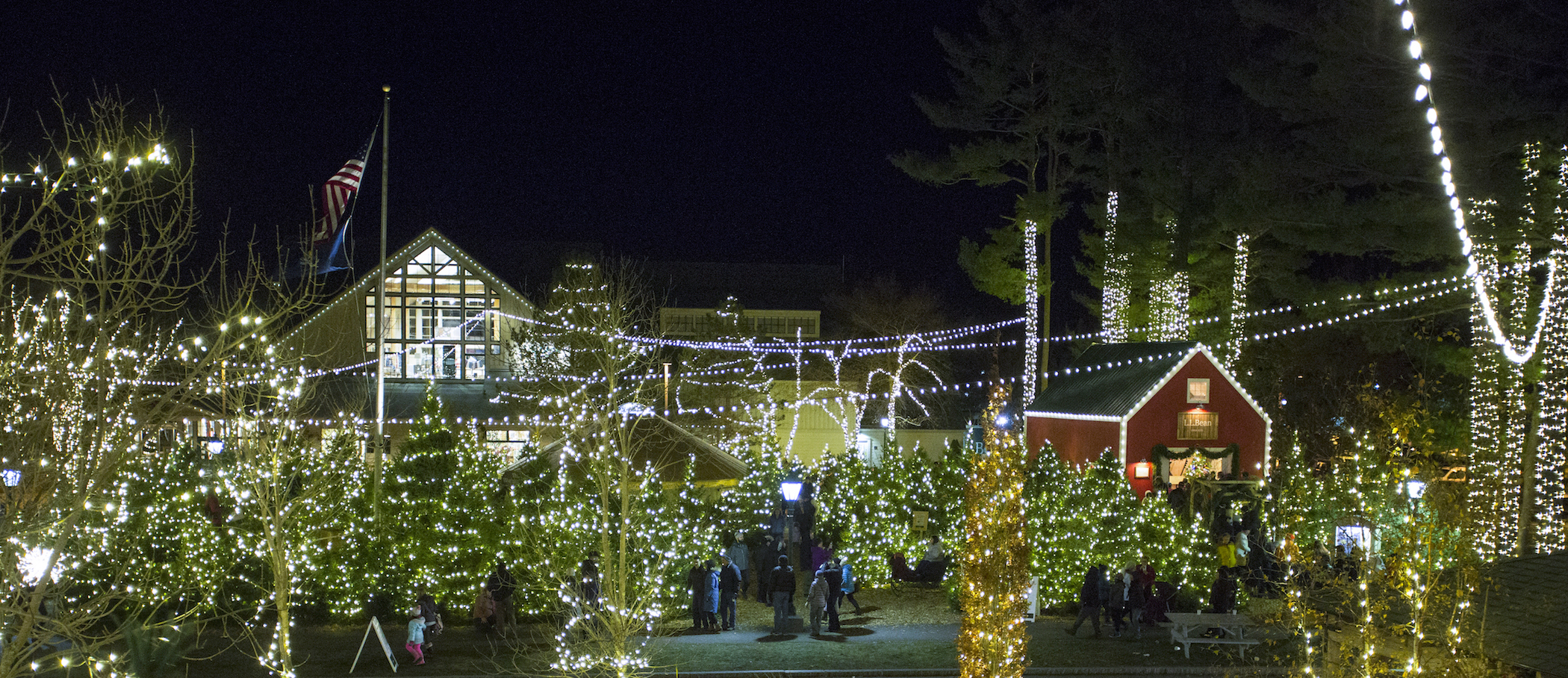 L.L.Bean LightsUp the Holidays with Northern Lights Celebration
